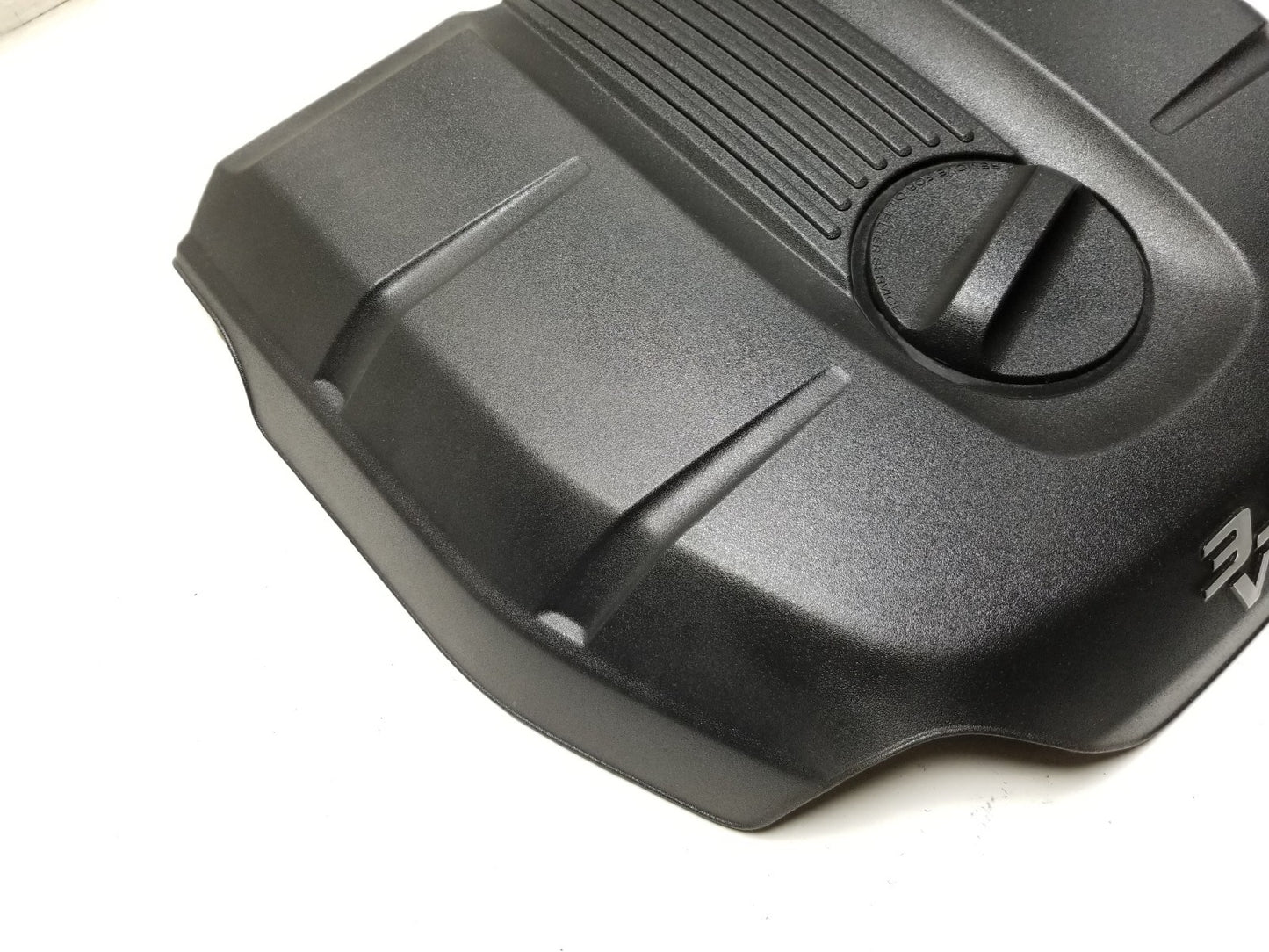 2012 Jeep Grand Cherokee V6 3.6l Engine Cover OEM