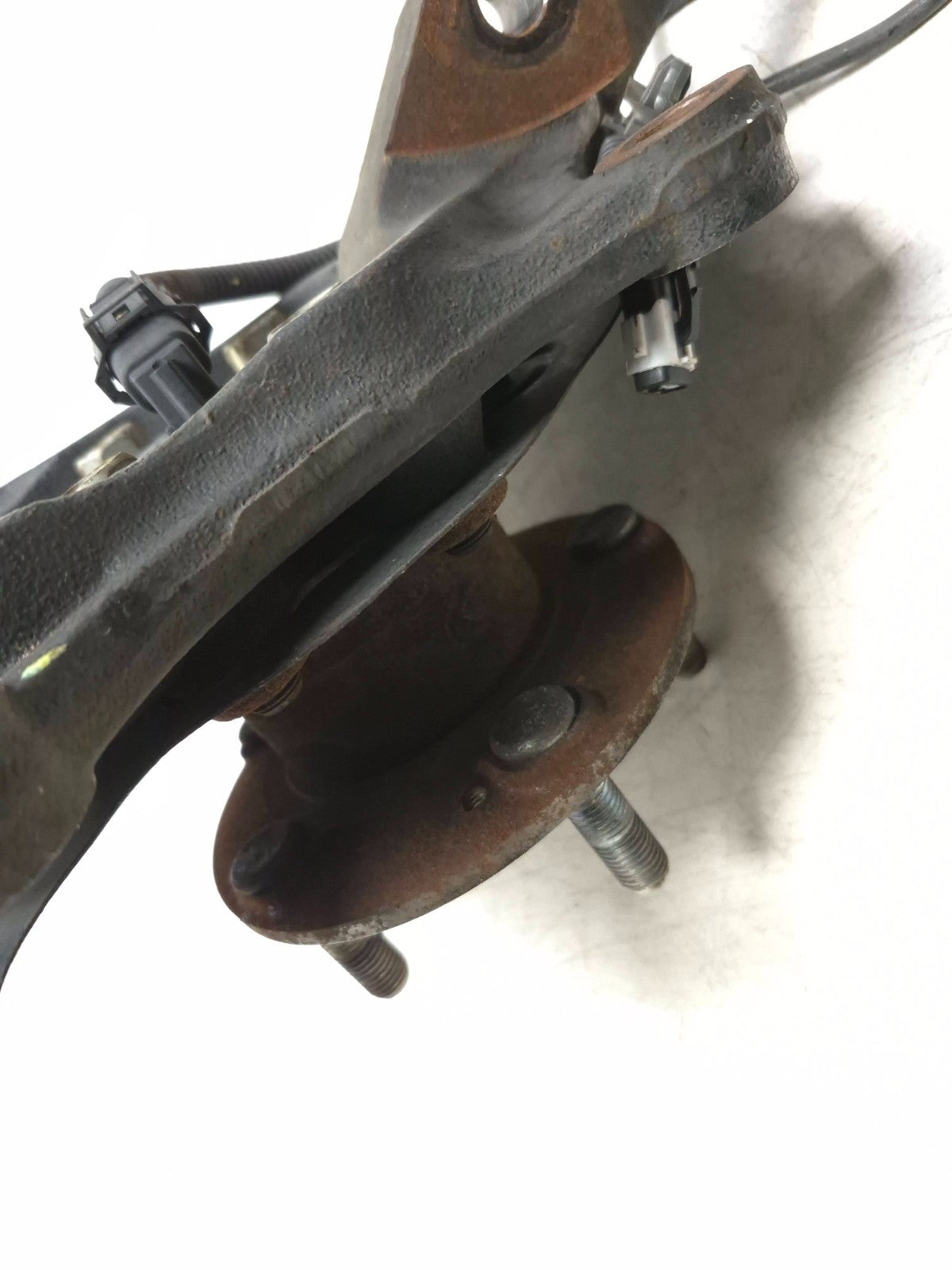 2013 Hyundai Genesis Coupe Wheel Spindle Knuckle Front Passenger Side Right OEM