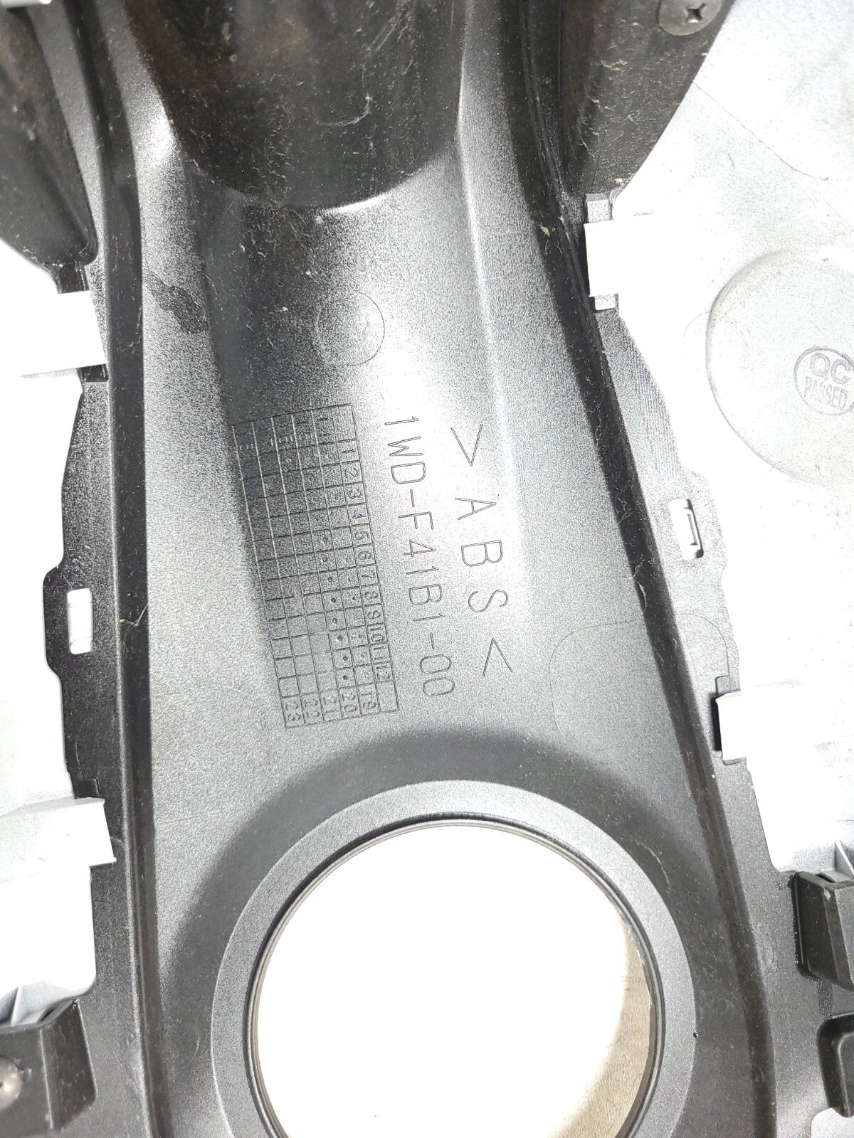 2015 - 2018 Yamaha Yzf-r3 Yzfr3 Gas Tank Fuel Cell Cover Fairing Cowl OEM