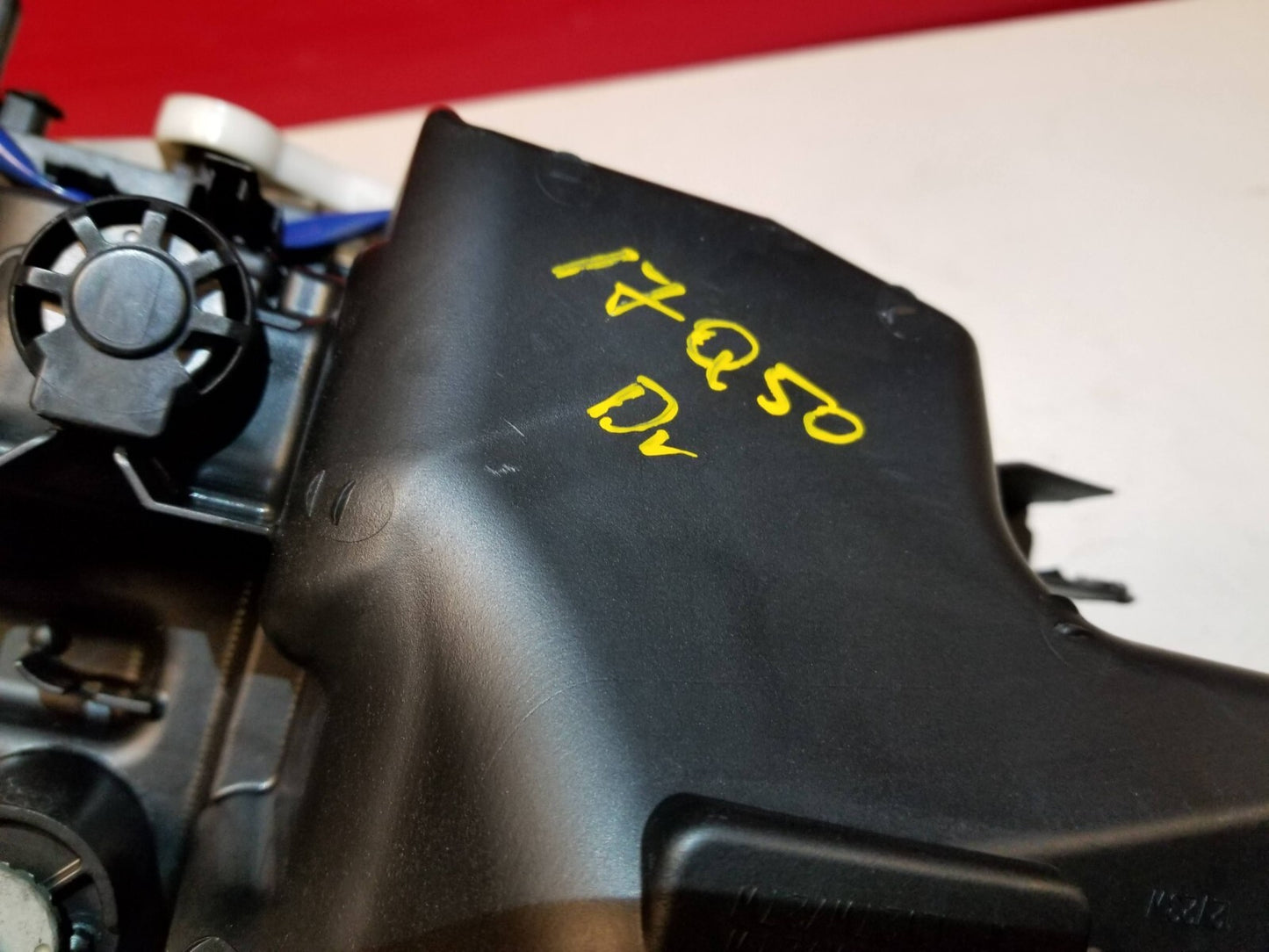 2016 2017 2018 2019 Infiniti Q50 Headlight Left Driver Side *** Broken Tab ***