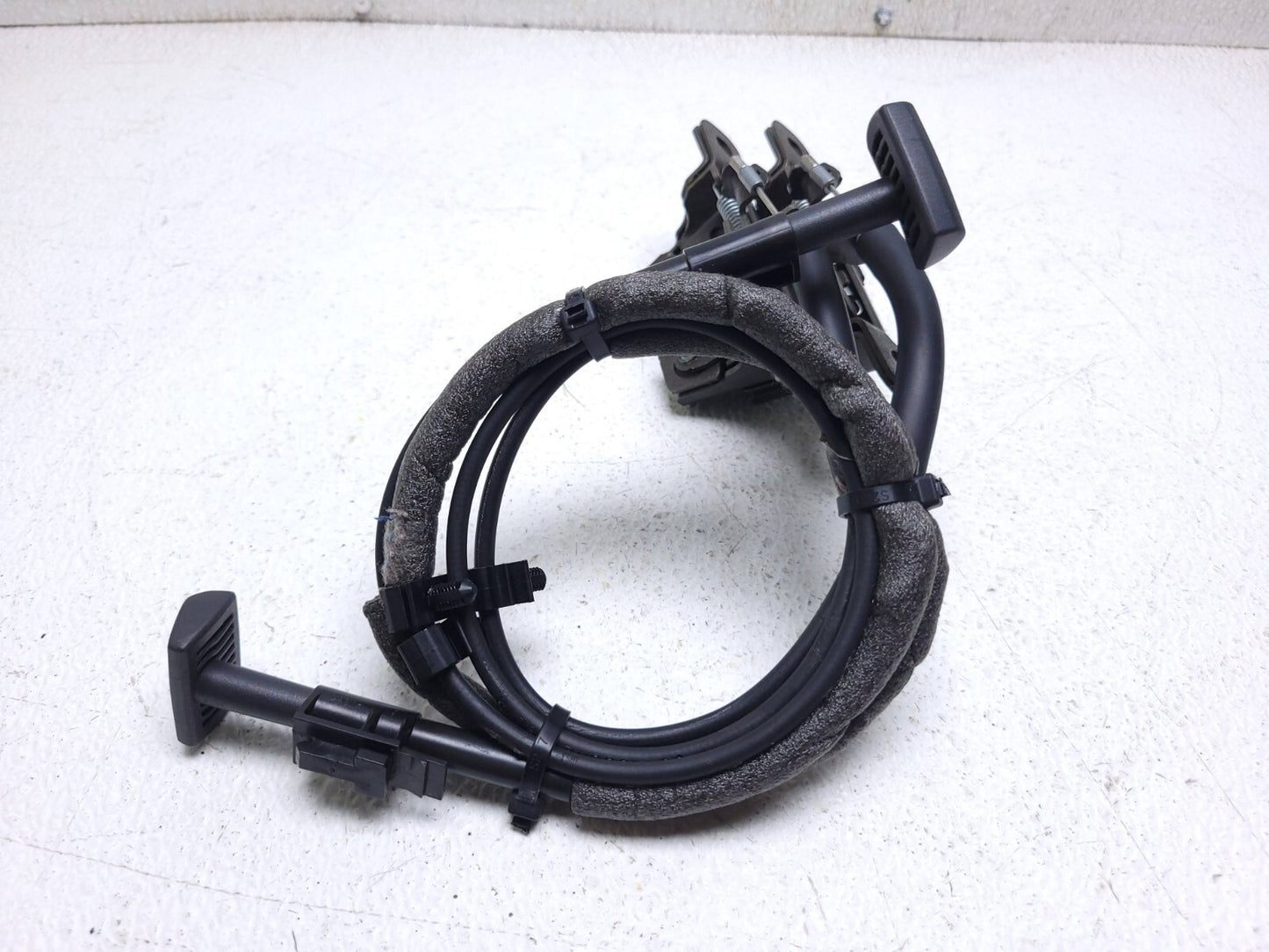 2017 Volkswagen Passat Rear Folding Seat Latch Assembly Left & Right OEM