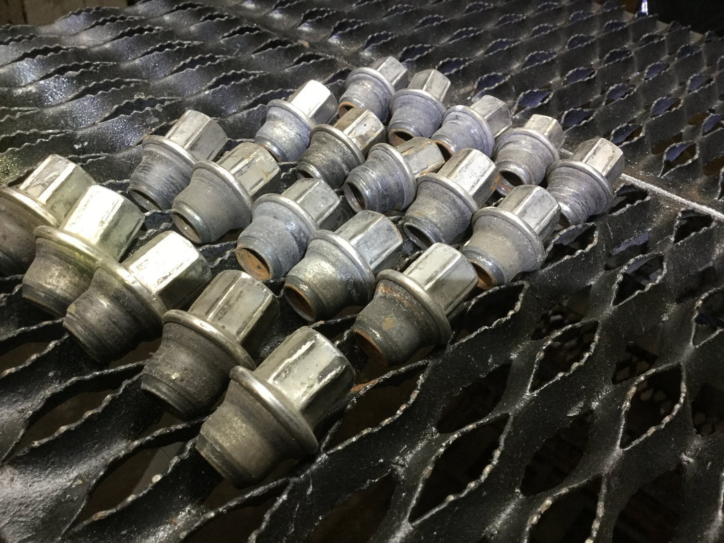 Chrysler Dodge Wheel Lug Nut 20pcs OEM