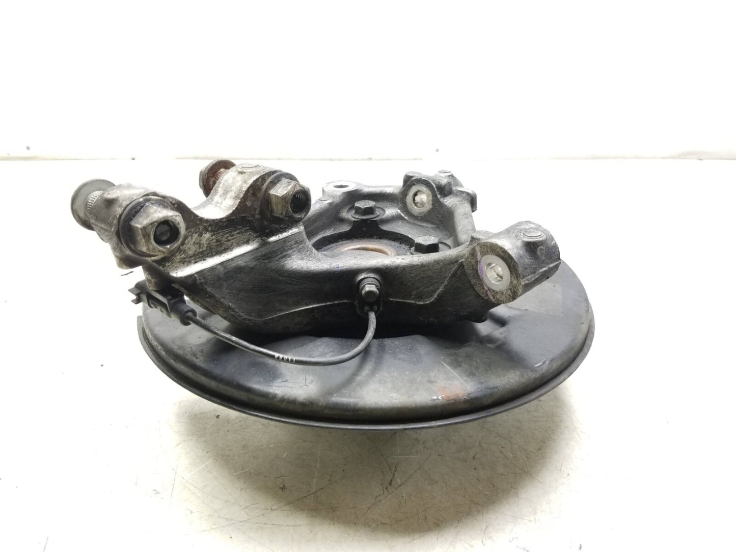 2010 - 2016 Cadillac SRX Wheel Spindle Knuckle Front Driver Side Left OEM