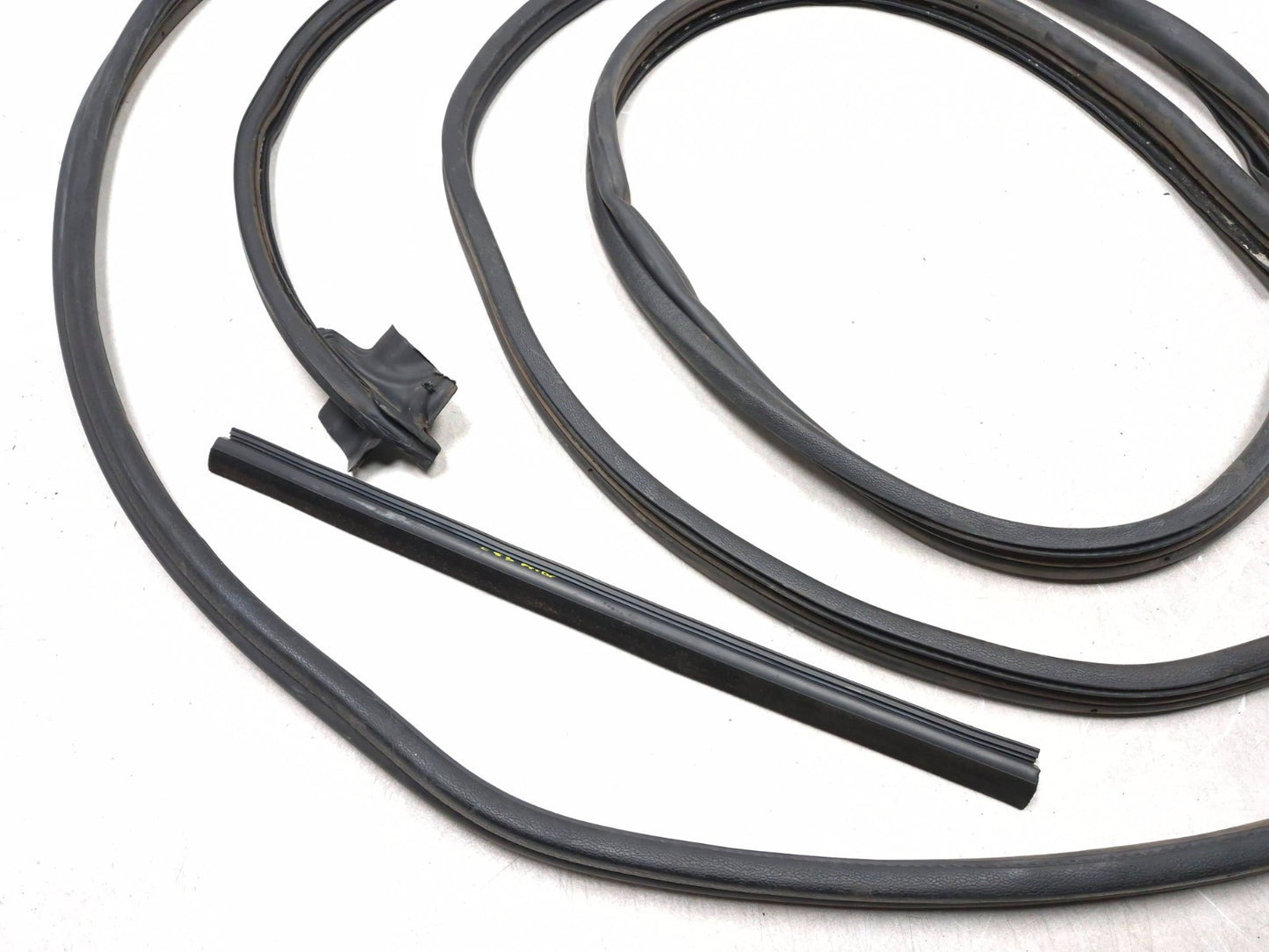 2013 Ford Transit Connect Front Door Weatherstrip Seal Left & Right OEM