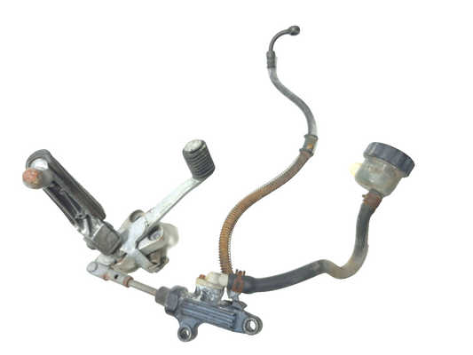 1991 Yamaha Fzr600r Front Right Foot Peg & Bracket W/ Master Cylinder &pedal OEM