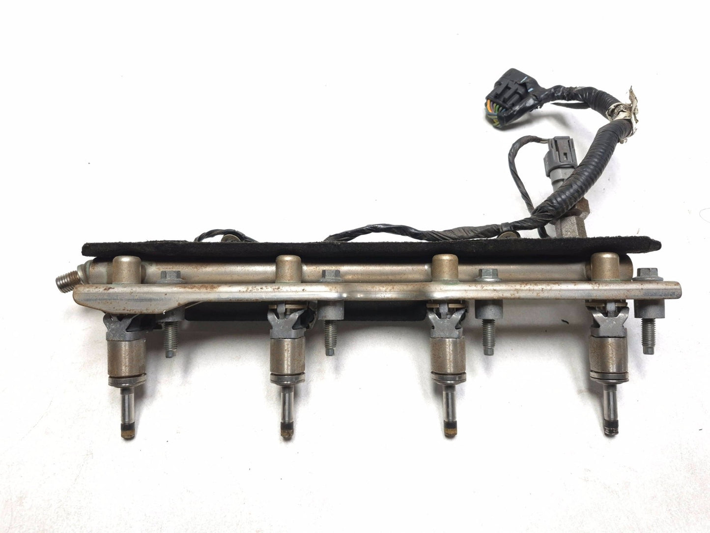 2019 Ford Ecosport Fuel Rail W/ Injector OEM