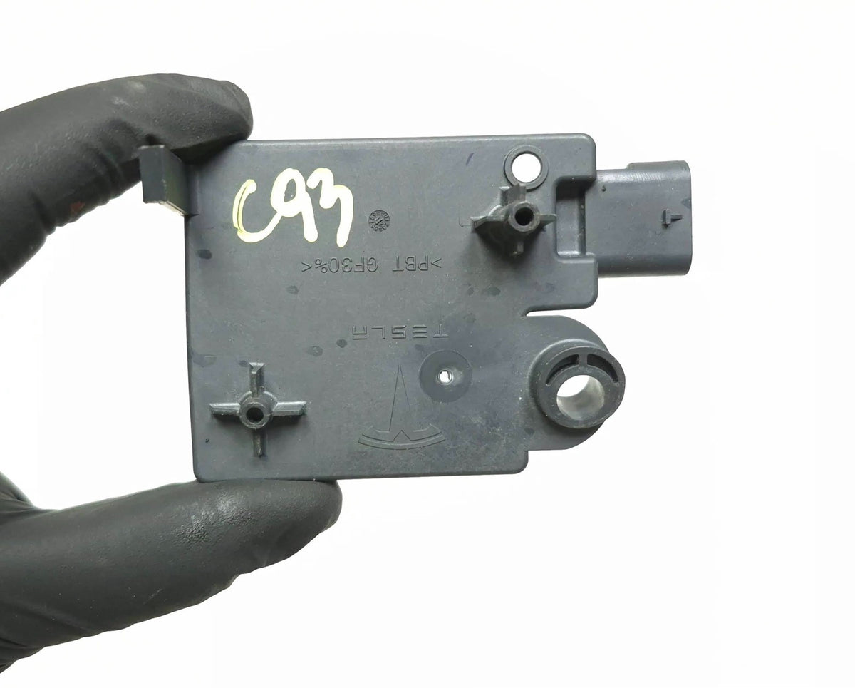 2021 Tesla Model 3 Rear Bumper Body Control Module 1097855-00-h OEM