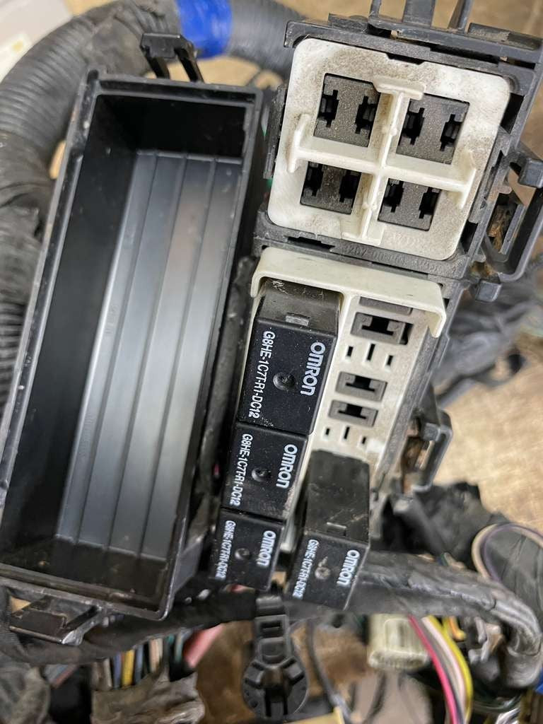 2010 Dodge Caliber Fuse Box Wire Harness OEM