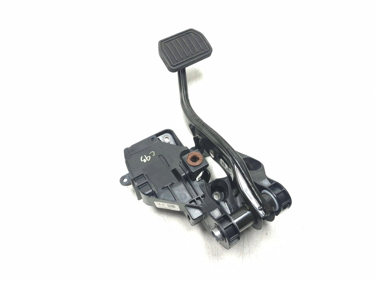 2021 Tesla Model 3 Brake Pedal 1044691-00-d OEM