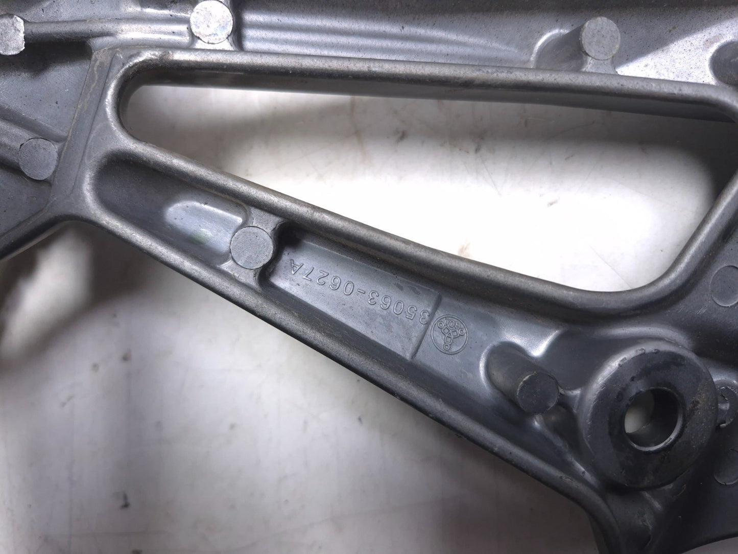 2008 Kawasaki Ninja 250r Ex250j Rear Footrest Right OEM