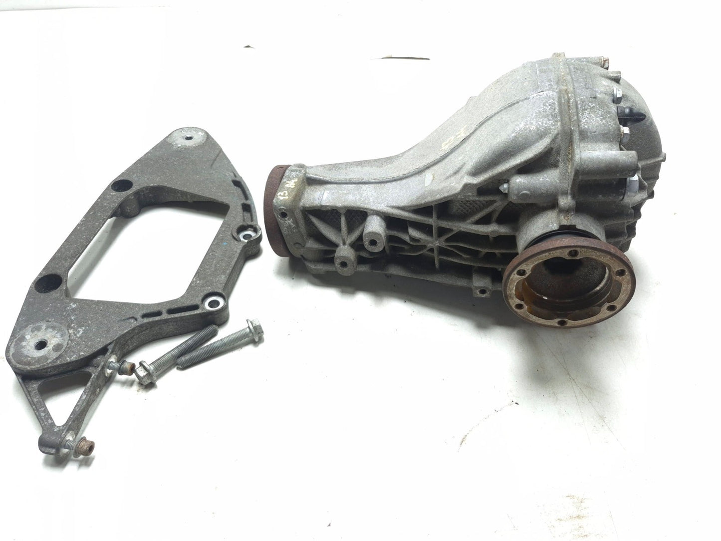 2013 Audi A4 Quattro 2.0l Rear Axle Differential Krr W/ Mount OEM