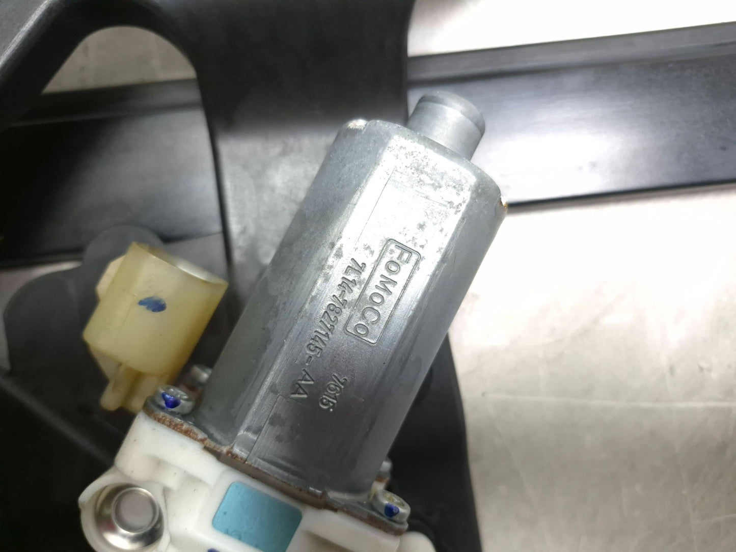 2008 Lincoln Navigator Rear Window Regulator & Motor Driver Side Left OEM