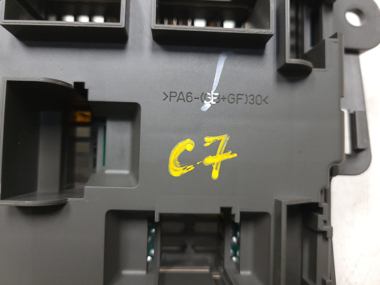 2007 - 2013 BMW X5 X6 E70 Power Distribution Fuse Relay Box  61146931687  OEM