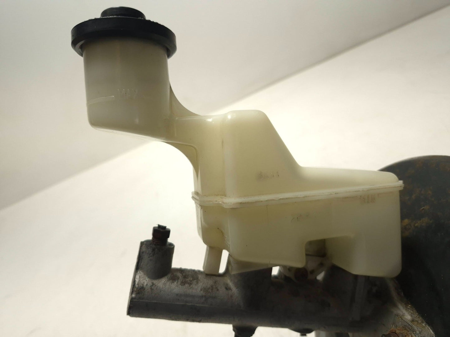 2007 Toyota Corolla Matrix Power Brake Booster W/ Master Cylinder OEM