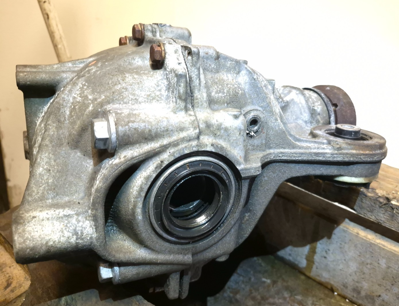 2017 Jaguar Xe Differential Rear Axle Carrier 2.0l OEM ✅