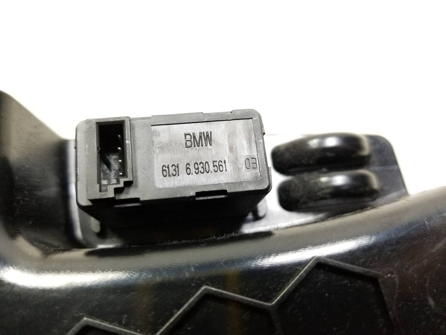 06 07 08 09 10 BMW 650i Centre Console Storage Compartment W/ Aux-in Socket OEM