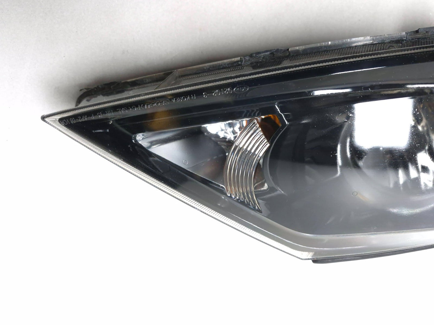 2011 Kia Sportage Headlight  Passenger Side Right OEM