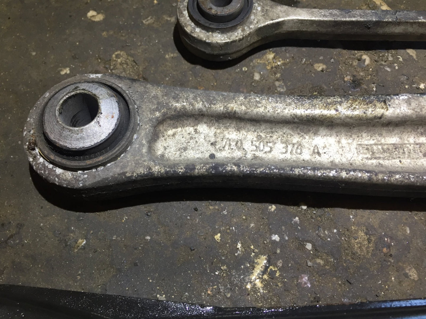 2004 Porsche Cayenne Control Arm Rear Passenger Side Right 4pcs OEM