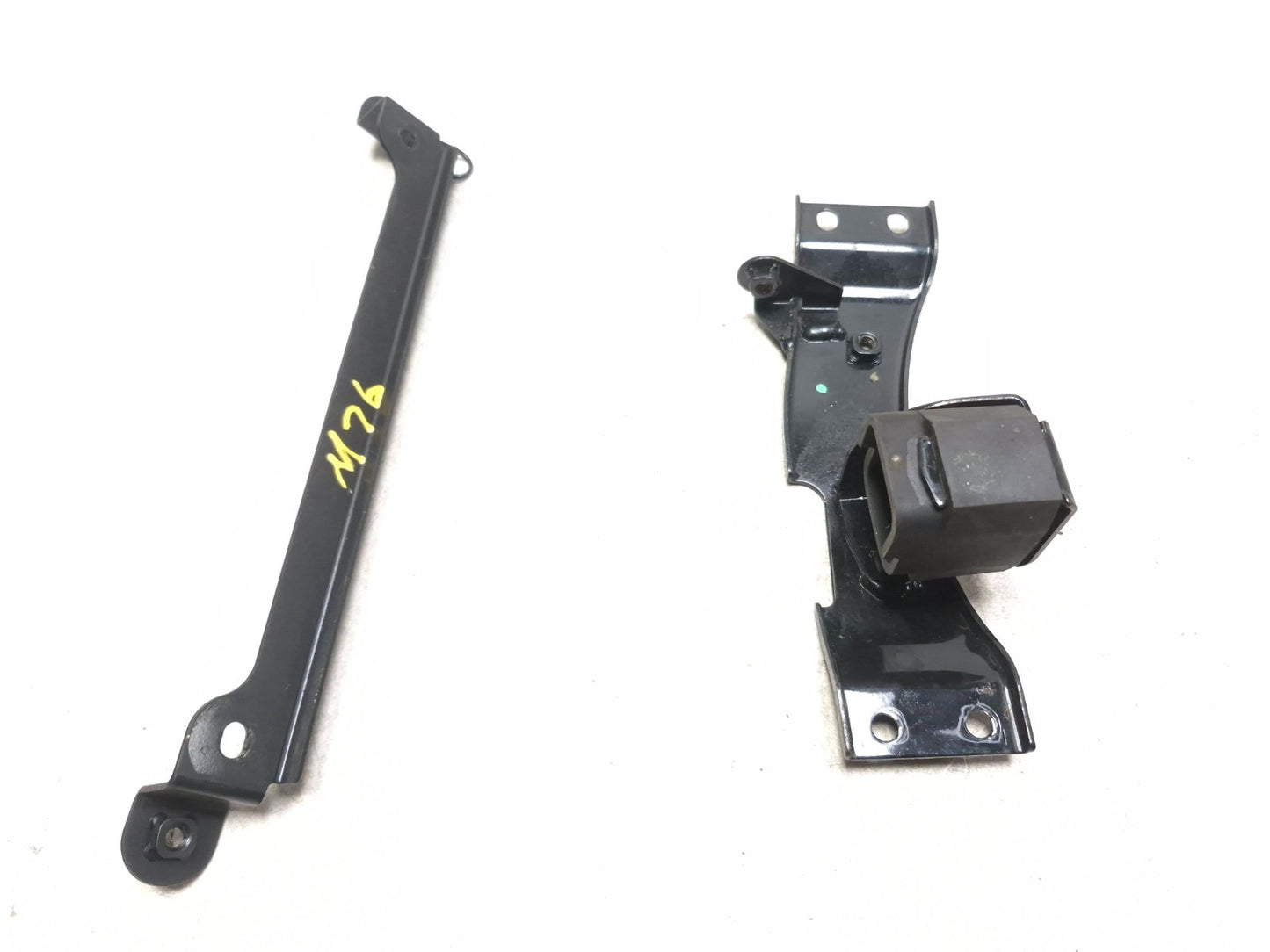 2014 Kawasaki Ninja 300 Ex300a Wheel Axle Pair & Bracket W /misc Bolt OEM