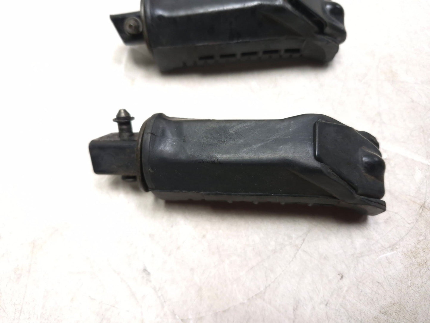 2006 Suzuki Gs 500fk Rear Footpeg Pair & Gear Shift Lever 3 Pcs OEM