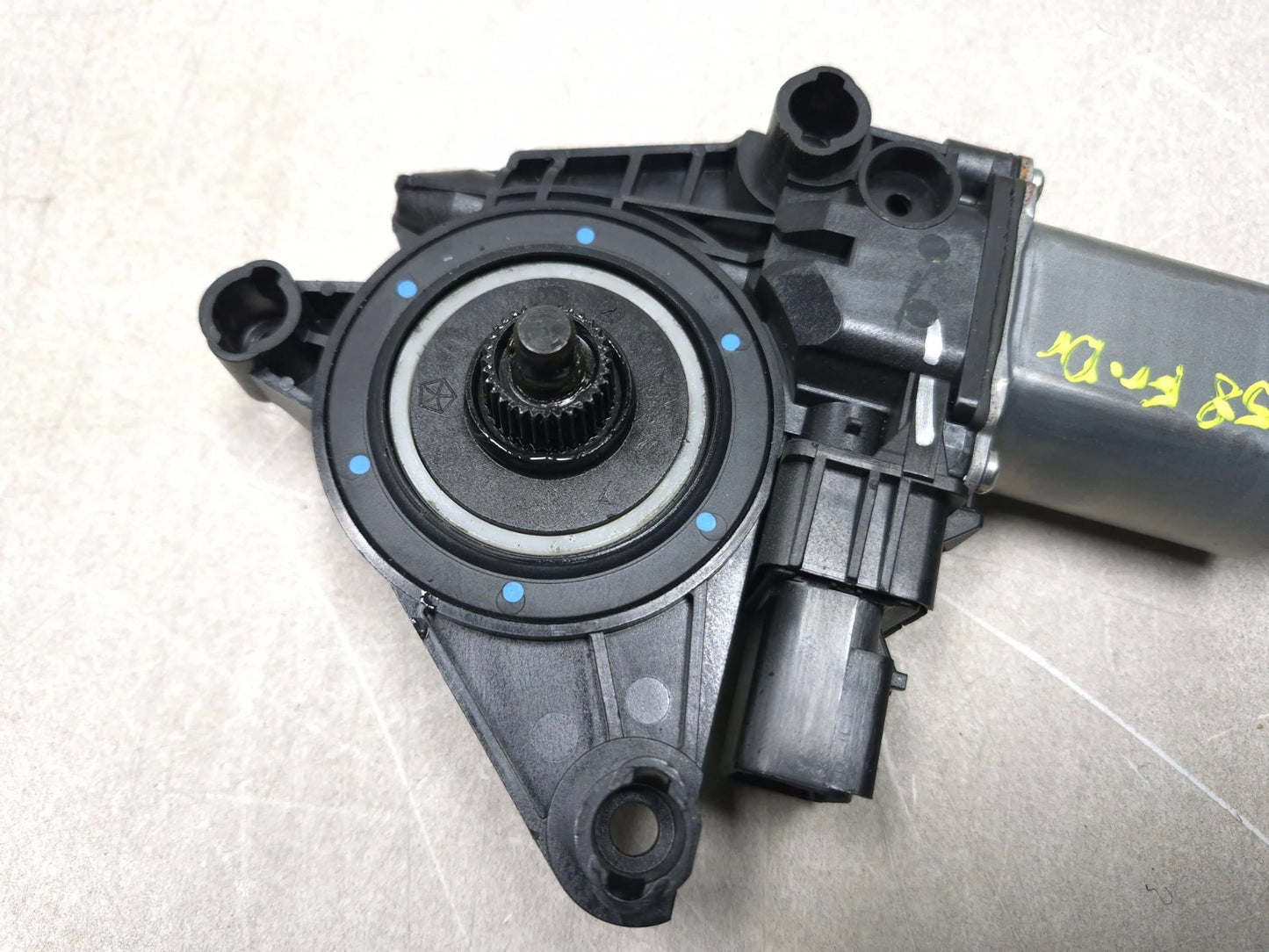 2018 Chrysler 300 Limited AWD Front Driver Side Window Regulator Motor OEM