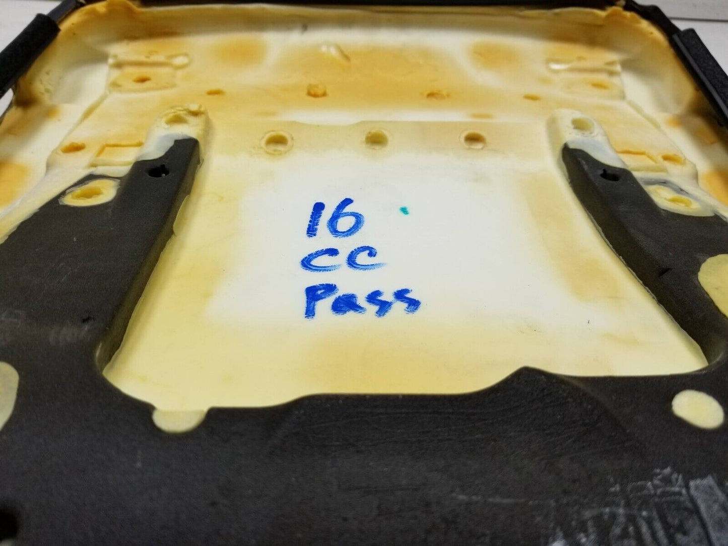 09 - 17 Volkswagen Cc Front Seat Cushion Bottom Lower Passenger Right OEM