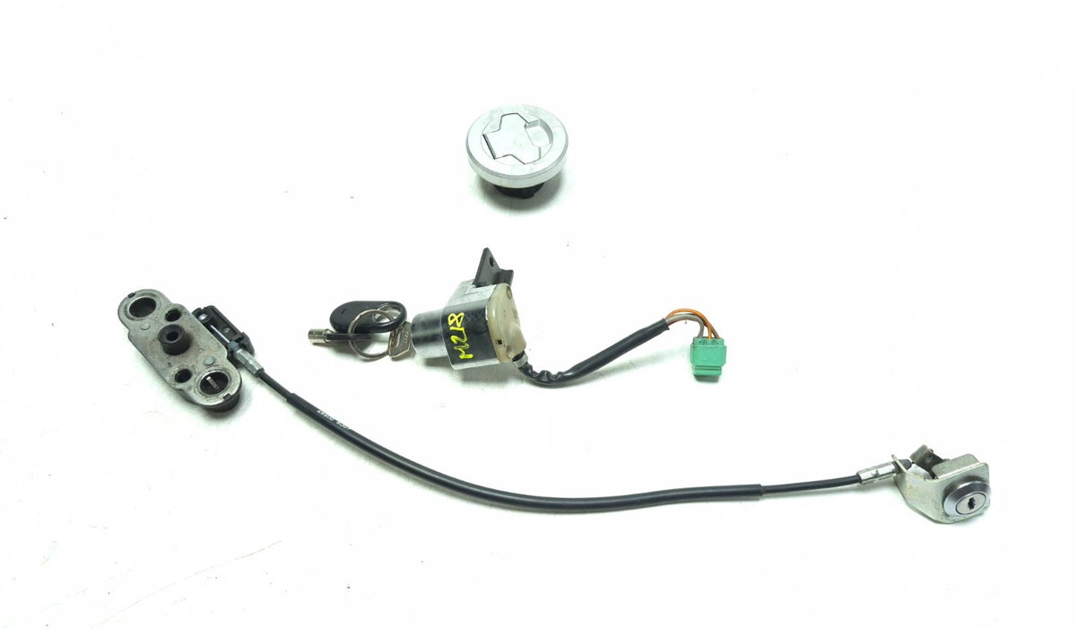 2009 Suzuki Boulevard M109r Vzr1800 Ignition Lock & Fuel Cap Lock Set OEM