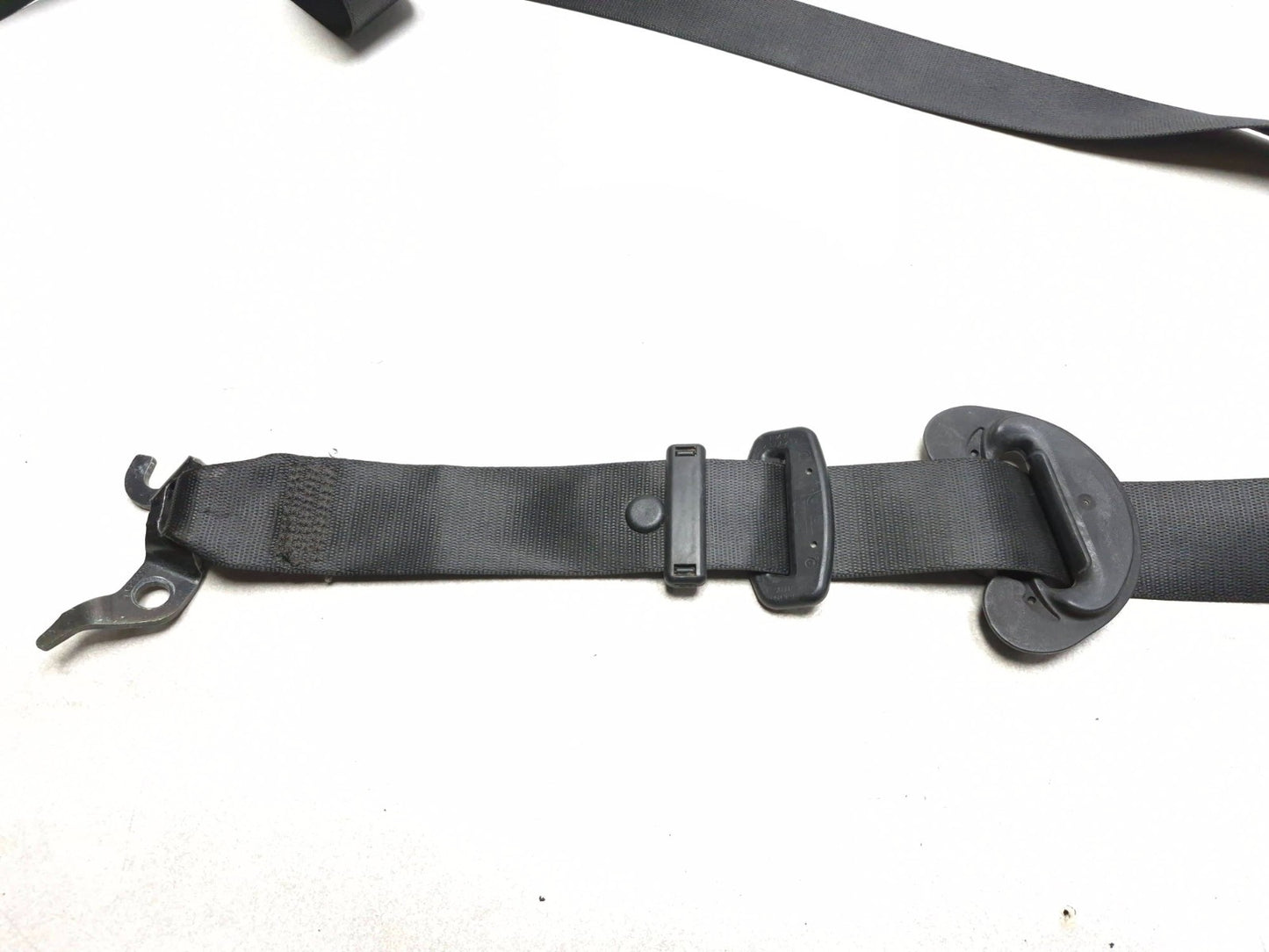 2011 BMW E90 328xi Front Driver Seat Belt Retractor 33059848 OEM