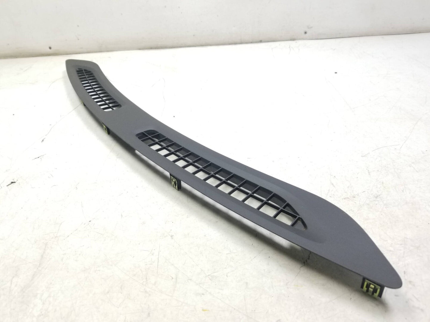 2010 - 2012 Cadillac SRX Dash Upper Air Defroster OEM