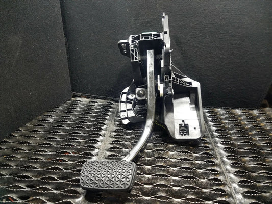 2017 Chevrolet Malibu Brake Pedal OEM