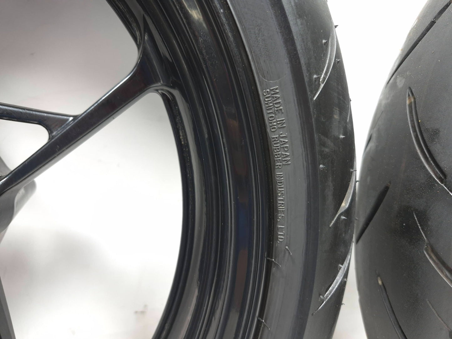 2018 Kawasaki Ninja 650 Ex650 Wheel Rim W/ Tire R17 Dunlop OEM