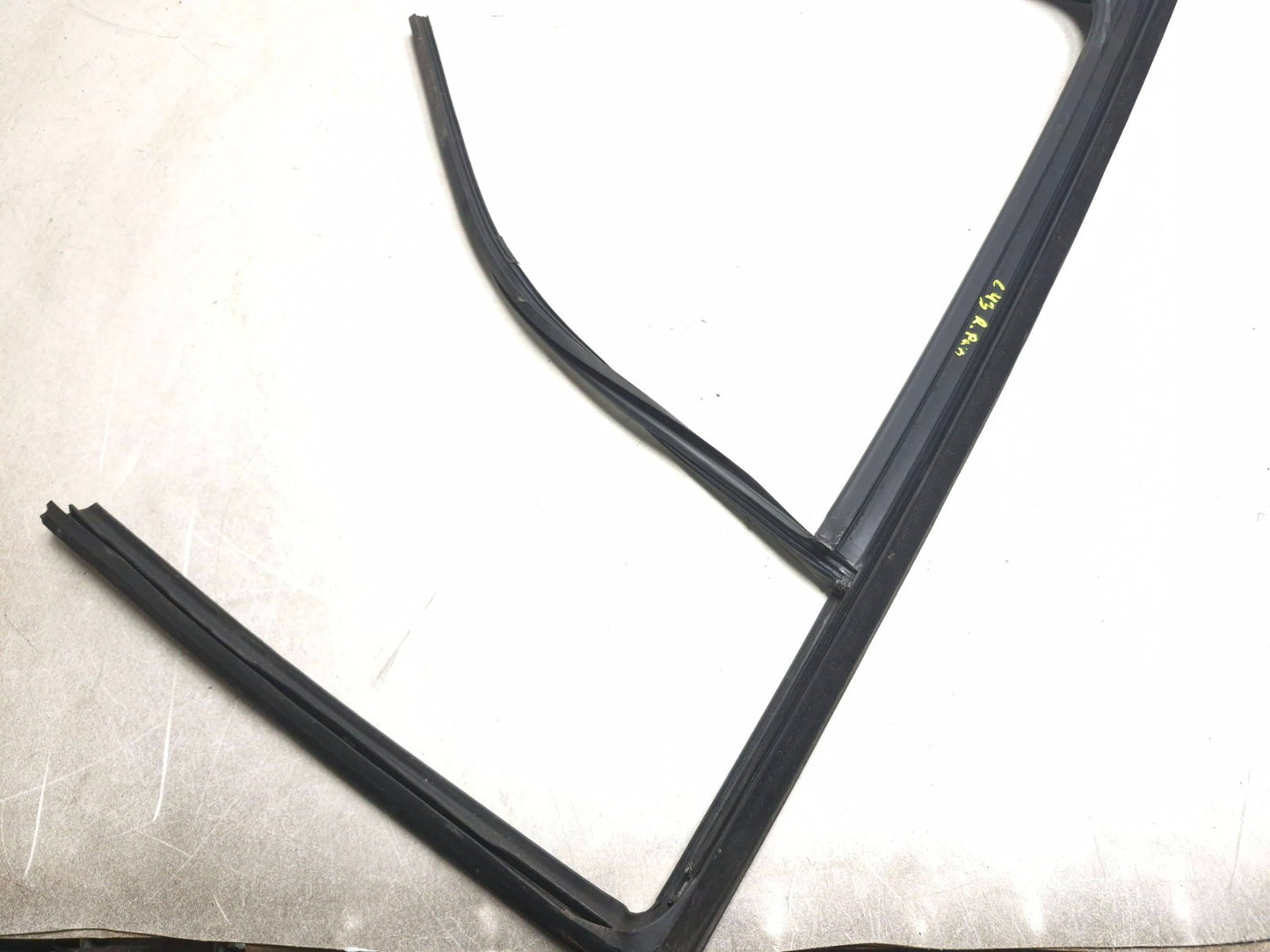 2011 Volkswagen Tiguan Rear Door Weatherstrip Seal Passenger Side Right 4pcs OEM