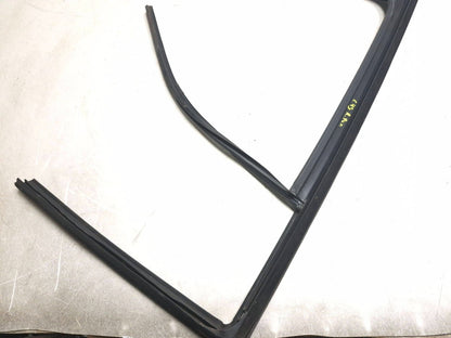2011 Volkswagen Tiguan Rear Door Weatherstrip Seal Passenger Side Right 4pcs OEM