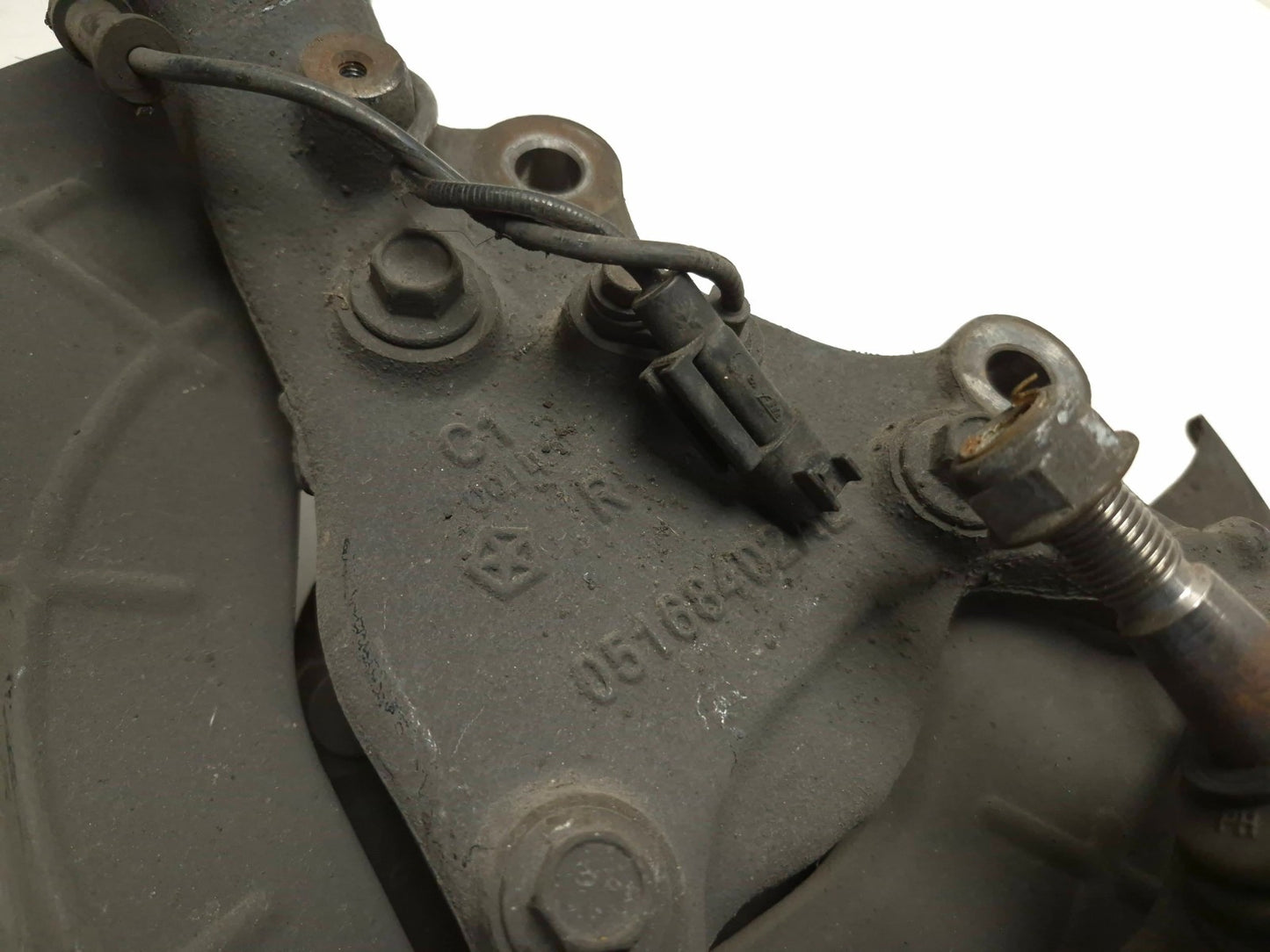 2020 Dodge Challenger 5.7l Front Spindle Knuckle W/ Wheel Hub Passenger Side OEM
