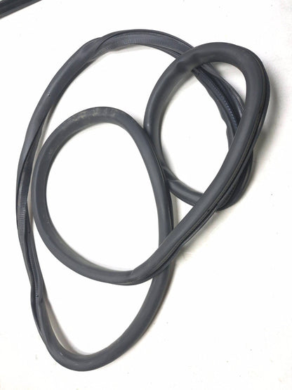 2011 Volkswagen Tiguan Front Door Weatherstrip Seal Passenger Side Rh 4pcs OEM