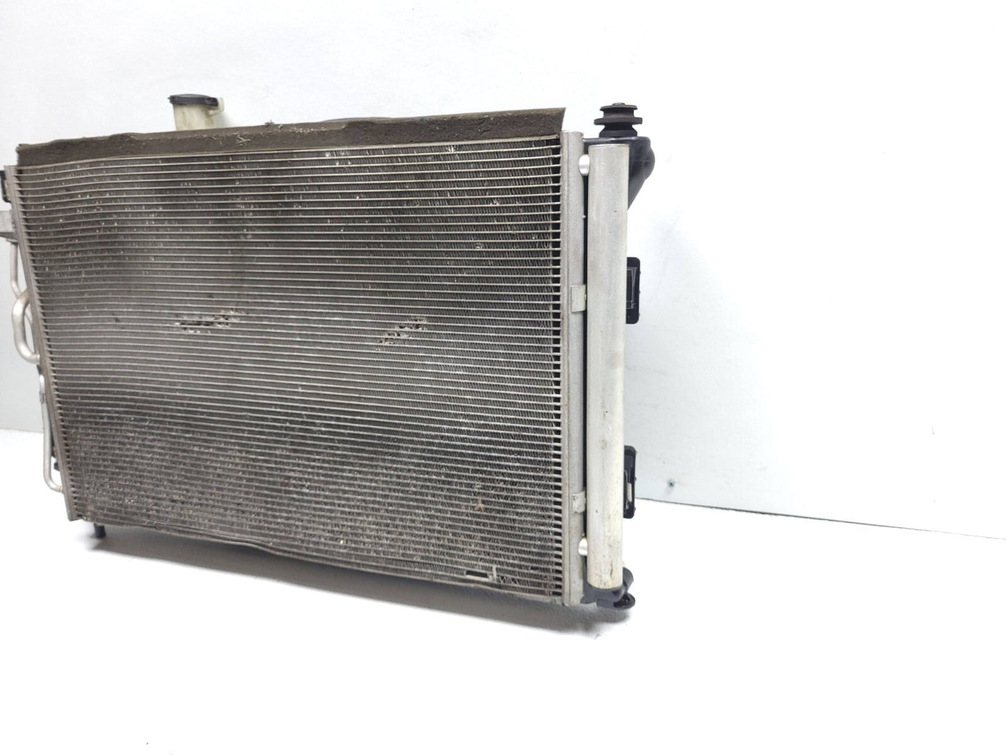 2014 Hyundai Elantra Gt A/c Condenser W/ Cooling Fan Assy OEM