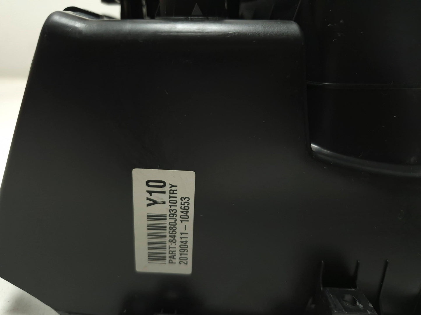 2019 Hyundai Kona Floor Center Console Tray W/ Usb Outlet OEM
