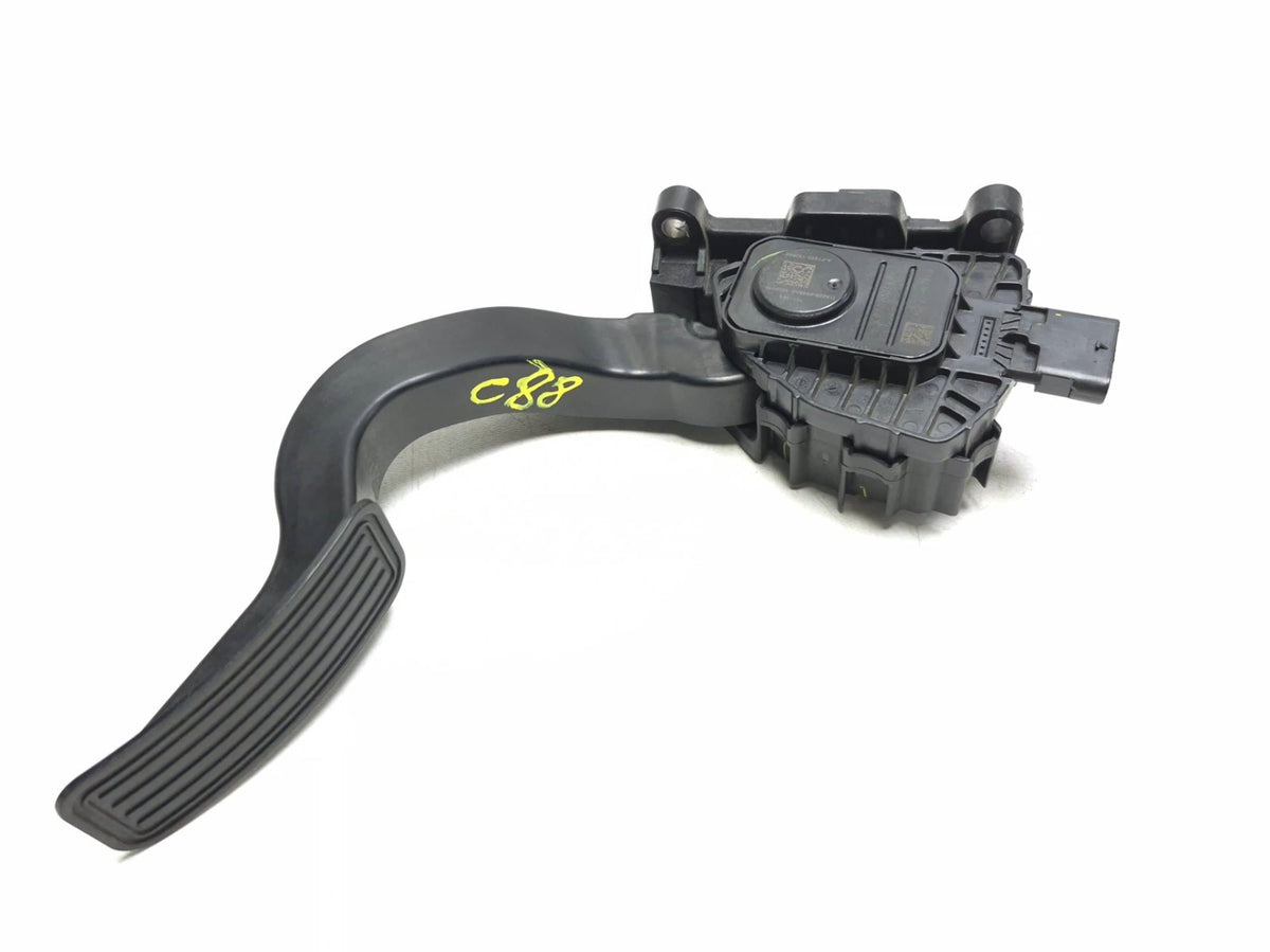 2018 Tesla Model 3 Accelerator Pedal 1044695-00-a OEM