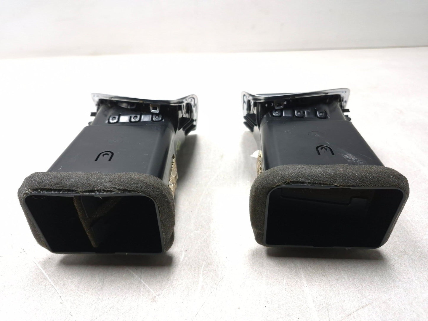 2018 Chrysler 300 Limited AWD Front Dash Right & Left Air Vent Trim Pair OEM