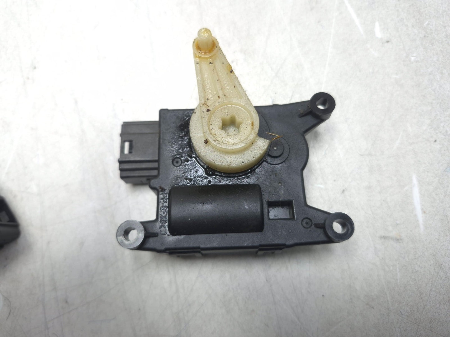 2012 Nissan Leaf A/c Heater Vent Flap Motor Actuator 3 Pcs OEM