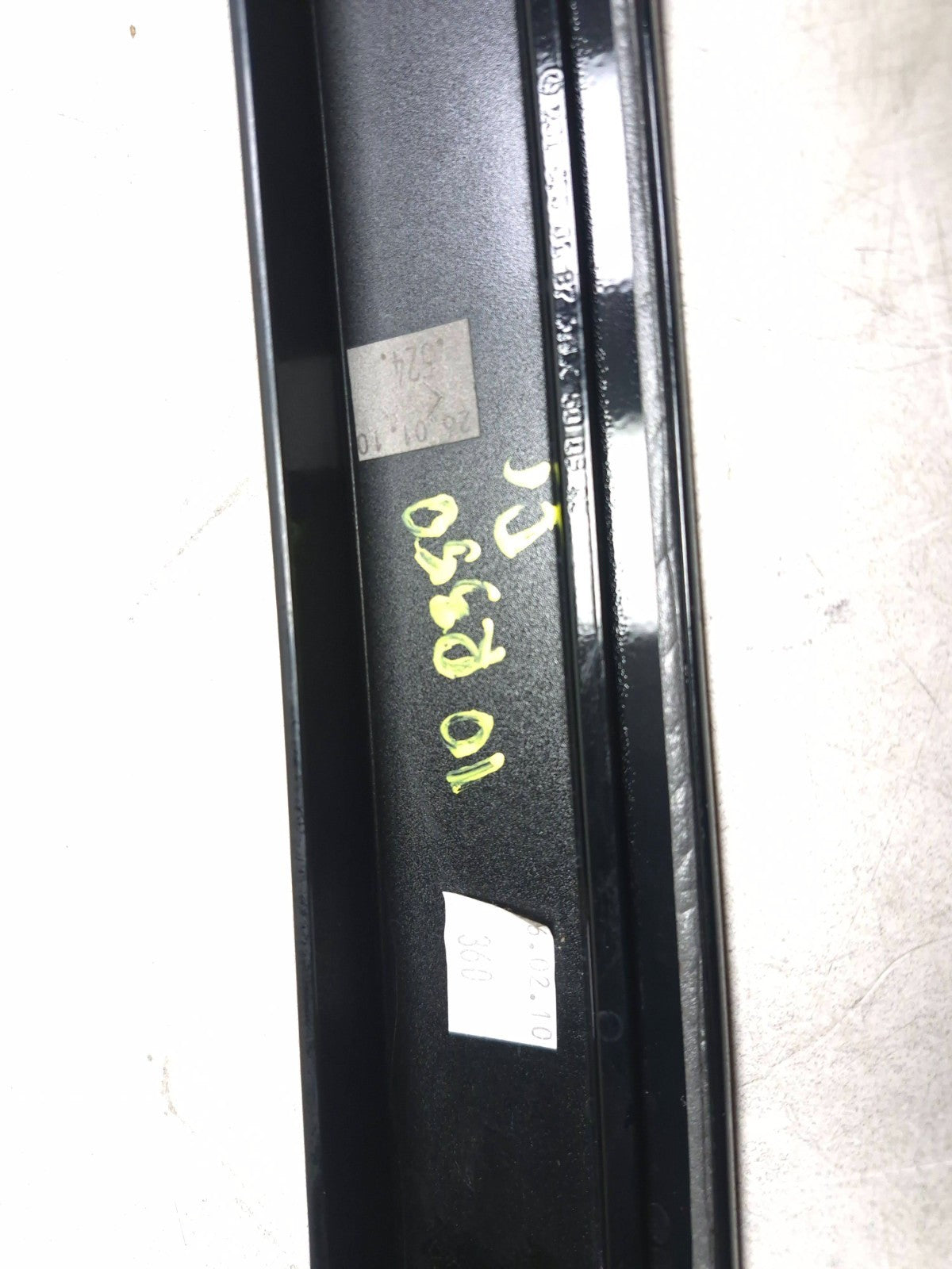 2010 Mercedes-benz R 350 Rear Quarter Window Molding 2pcs OEM