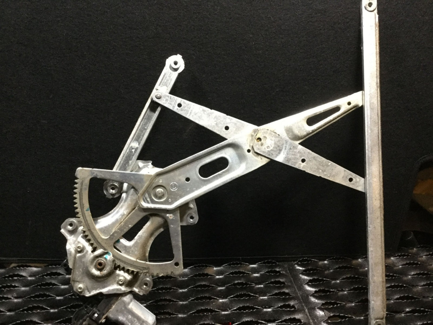 05 06 07 08 09 Toyota Prius Front Right Passenger   Window Regulator & Motor OEM