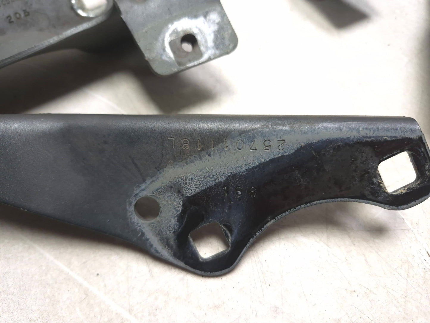 2007 Cadillac Сts Left & Right Front Hood Hinge Pair OEM