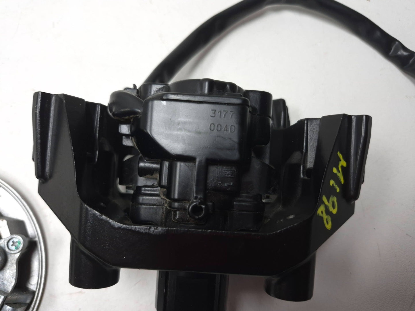 2018 Kawasaki Ninja 650 Ex650 Ignition Lock Switch & Fuel Cap Lock Set OEM
