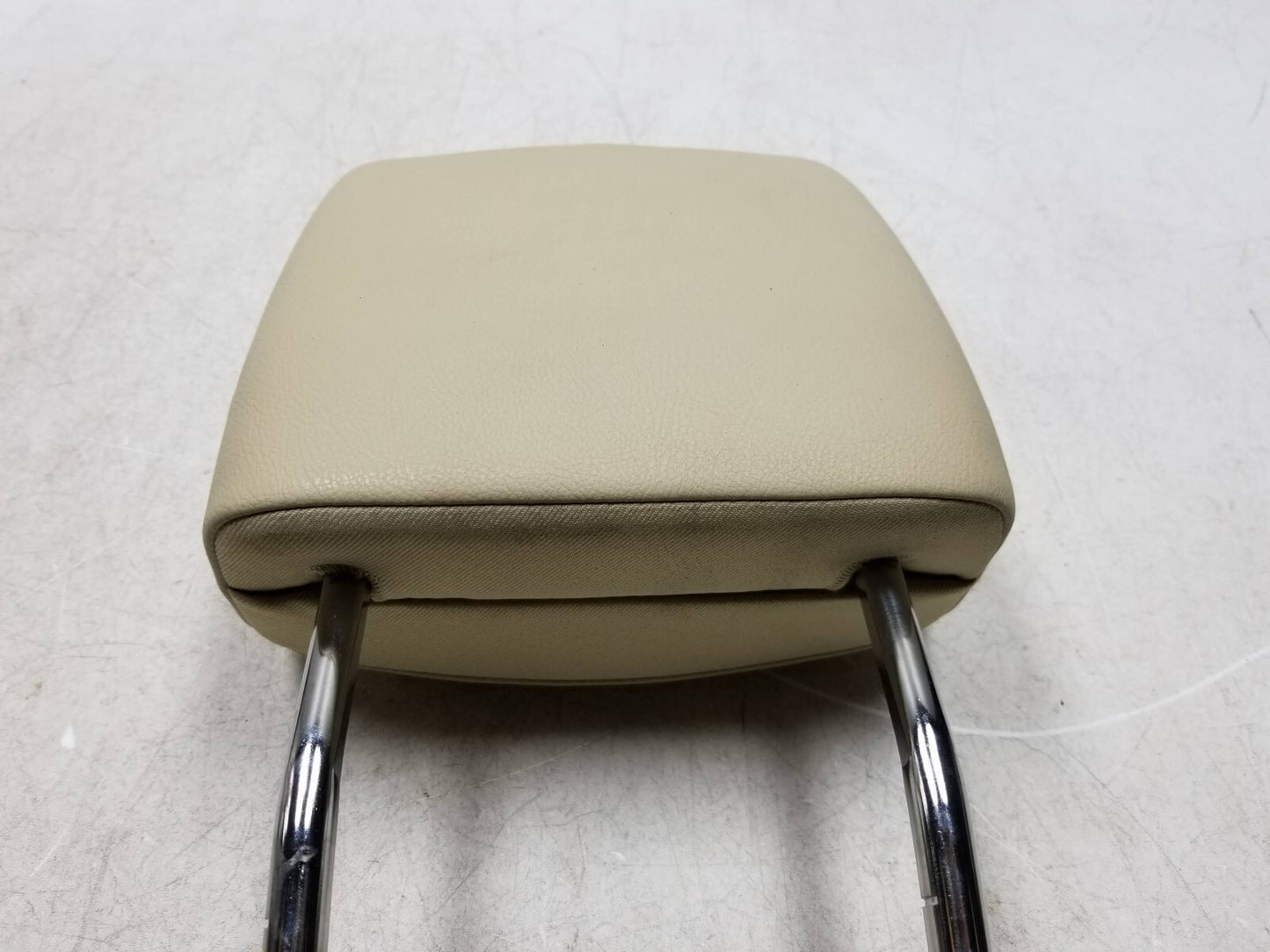 2017 - 2019 Cadillac Xt5 Seat Headrest Front Passenger Side Right OEM