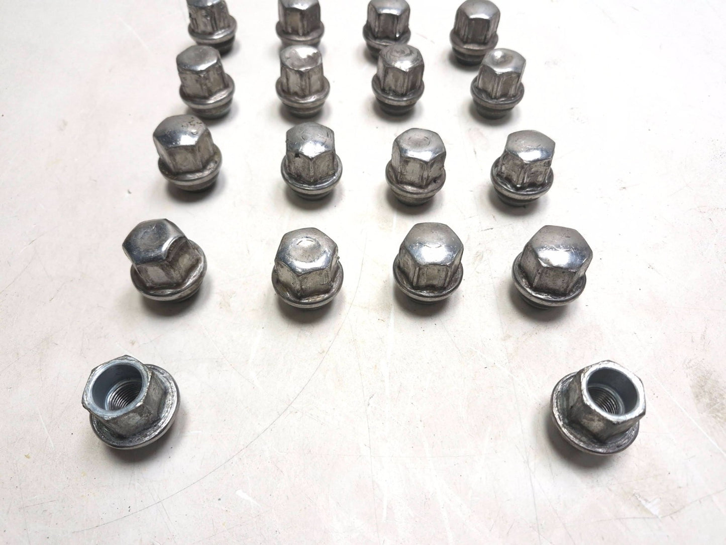 2020 Dodge Challenger Wheel Lug Nut  18pcs OEM
