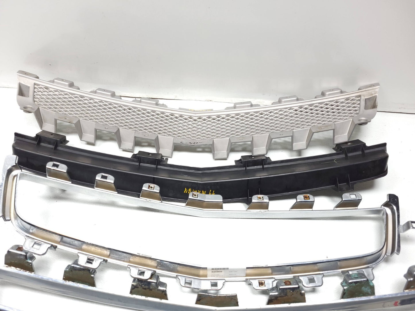 2010 Chevrolet Malibu Front Grille Chrome Trim OEM