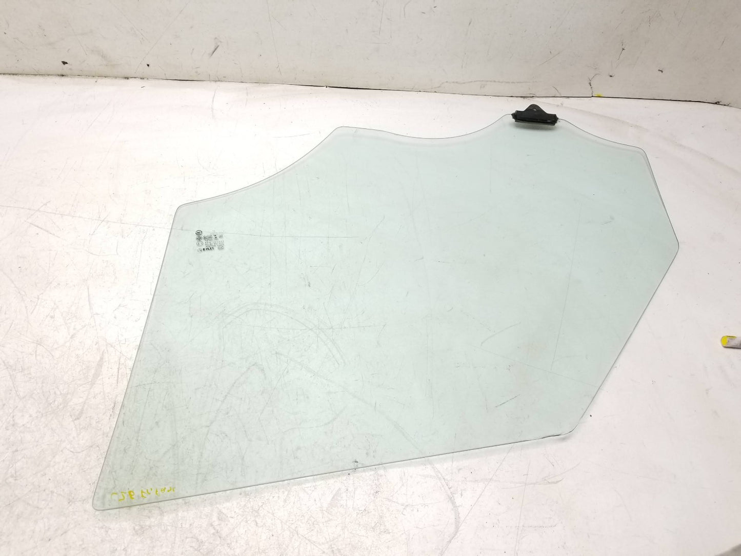 2014 - 2019 Kia Soul Door Window Glass Front Passenger Side Right OEM