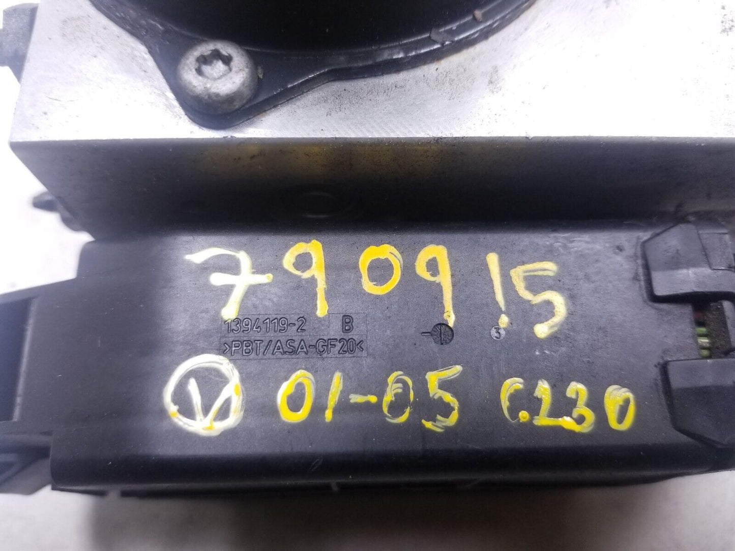 01 - 05 Mercedes-benz W203 C230 ABS Anti Lock Brake Pump A2034311712 OEM
