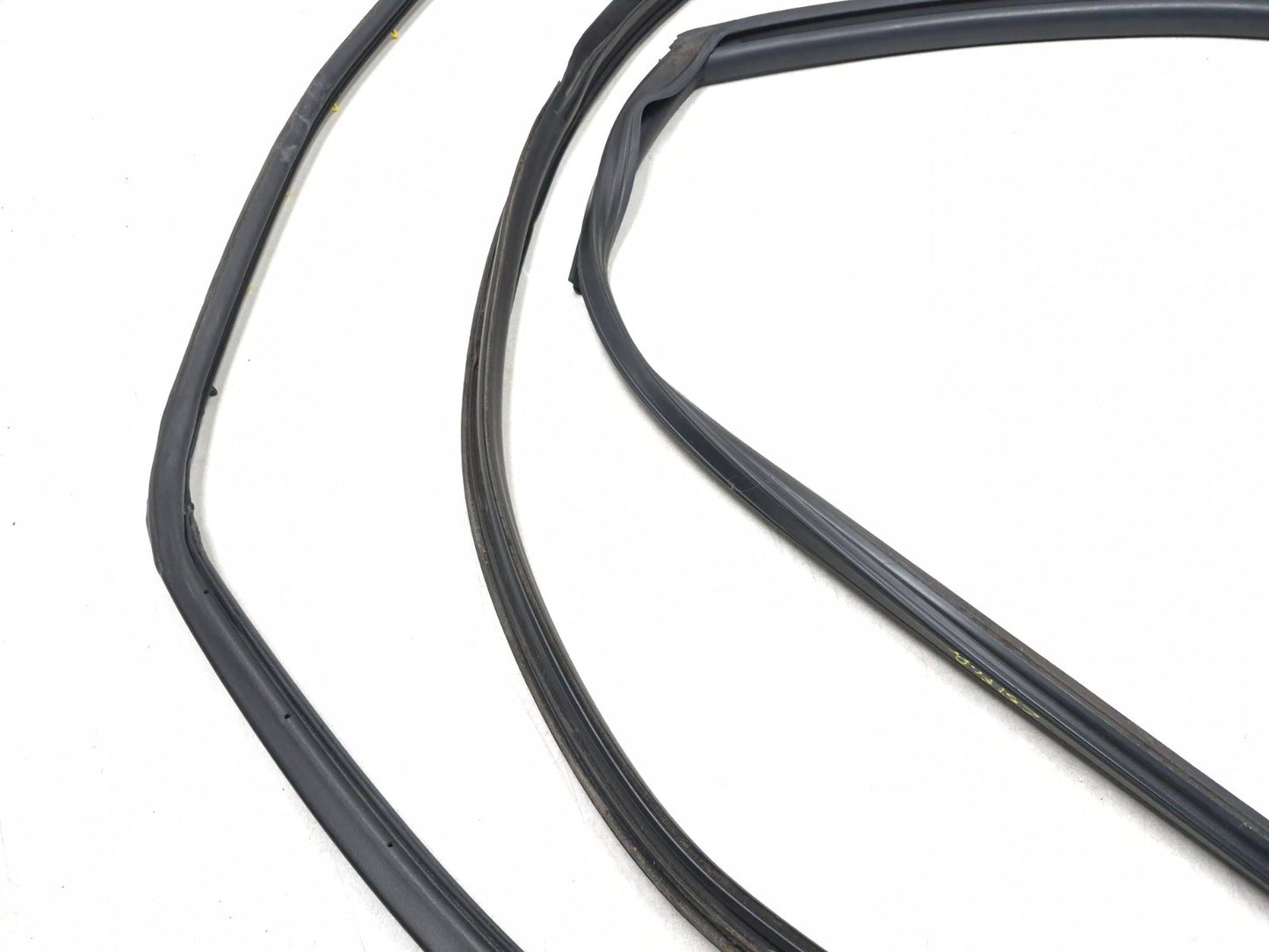 2007 Saab 9-5 Aero Front Driver Door Weatherstrip Seal Kit OEM
